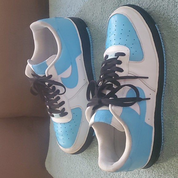 Custom painted Air Force 1's - Picture 8 of 8